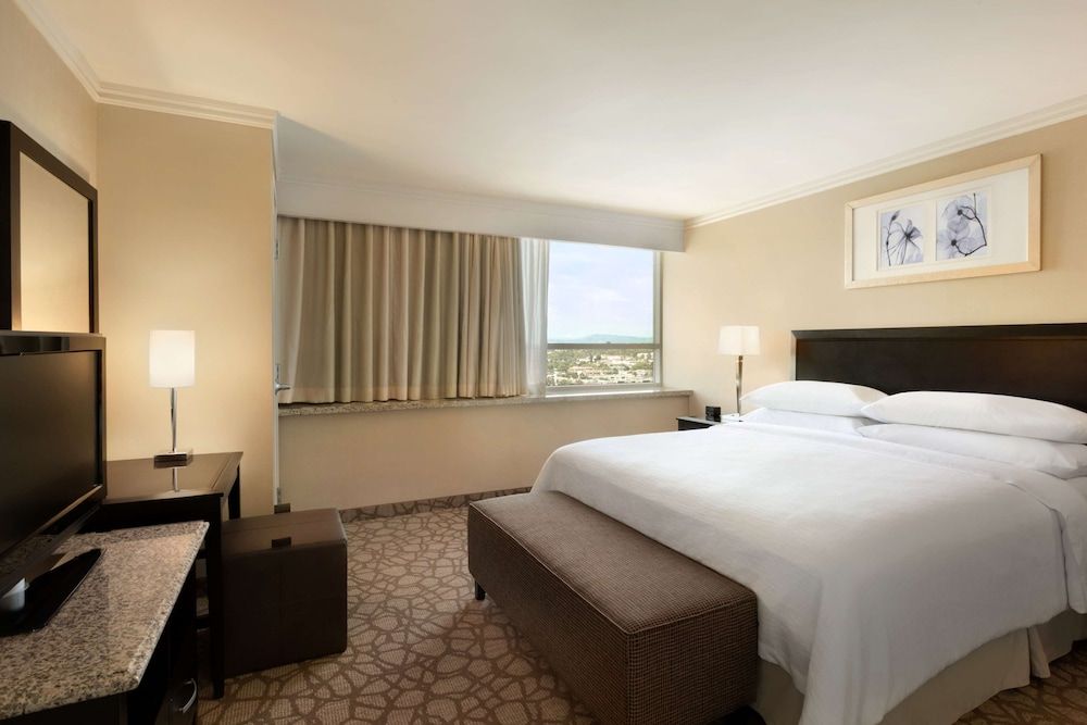 One King Bed, City View, Non-Smoking
