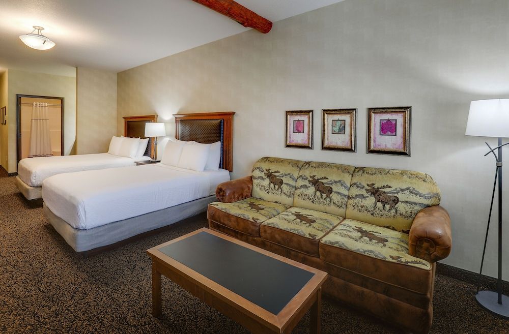 Stoney Creek Hotel Sioux City Expanded Queen with Sofa 3