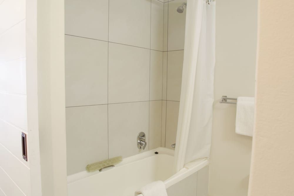 Windsor Hotel Standard Double Room, 1 King Bed, Sea Facing 10