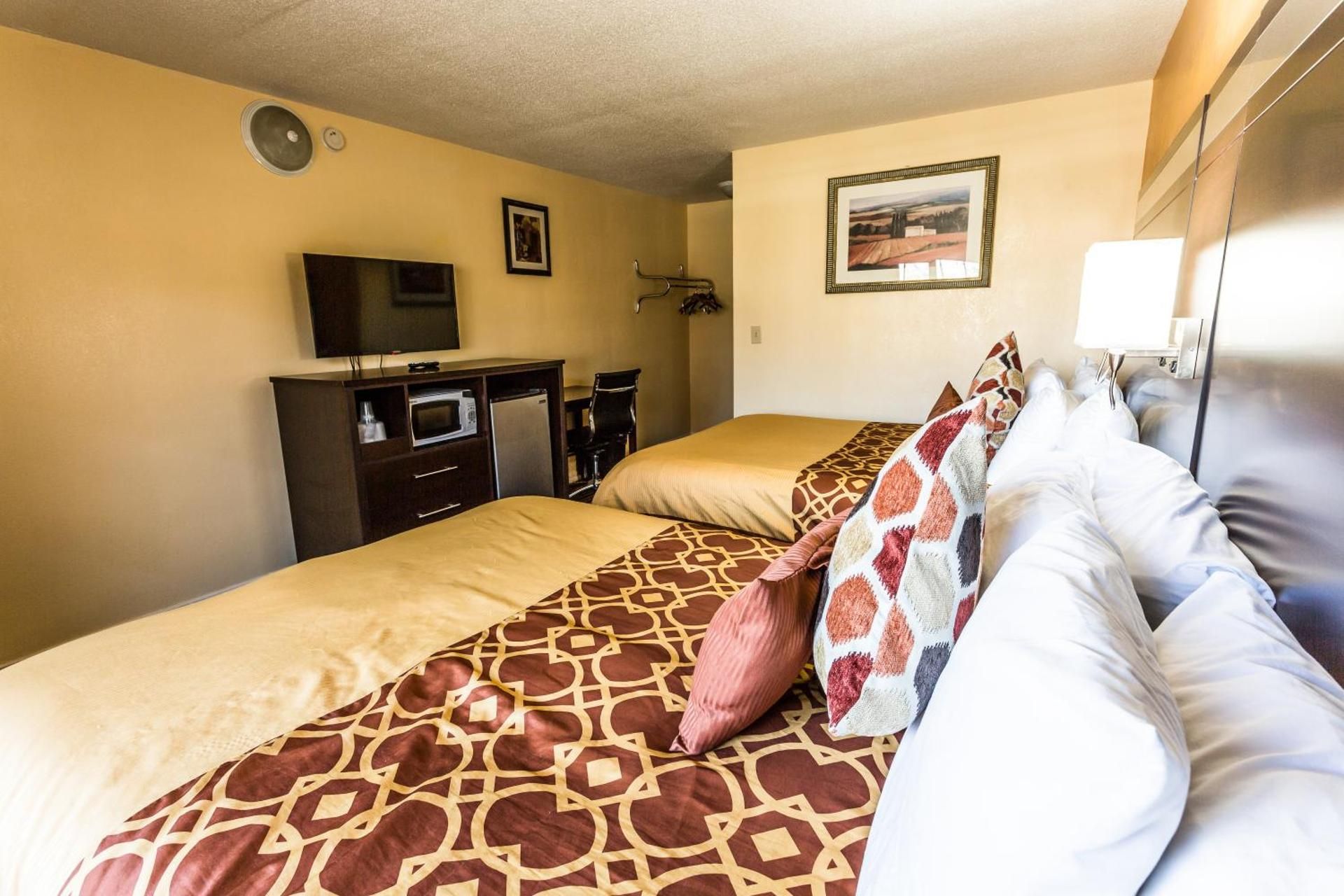 2 Queen Beds - Non-Smoking