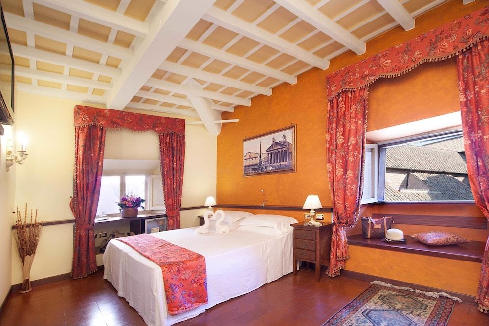 undefined Pantheon Inn 4