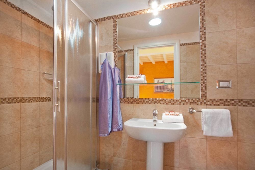 Pantheon Inn Standard Double or Twin Room 9