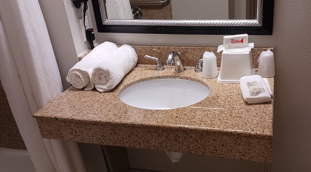 Red Roof Inn & Suites Longview Superior Room, 2 Queen Beds, Non Smoking 3