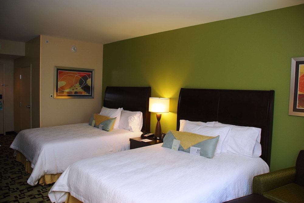 Two queen beds evolution room