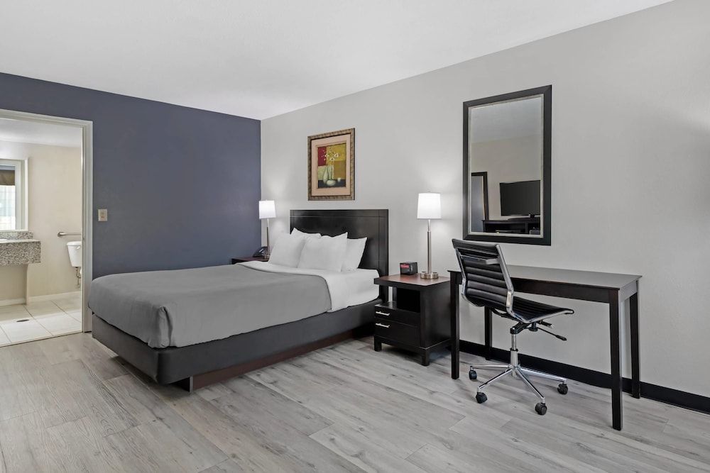 Standard Room, 1 Queen Bed, Non Smoking