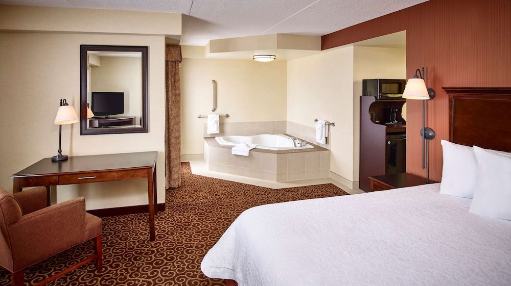 1 King Corner Whirlpool