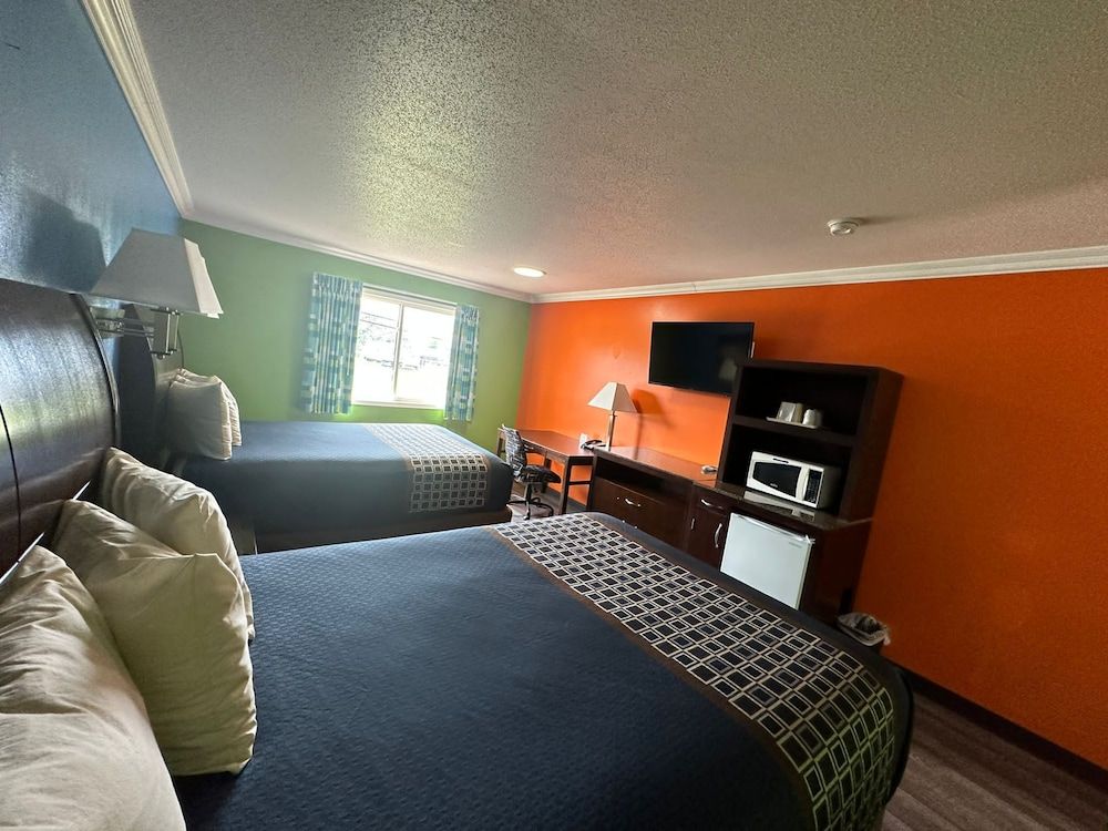 Amber Inn Motel Le Mars Standard two queen beds 4