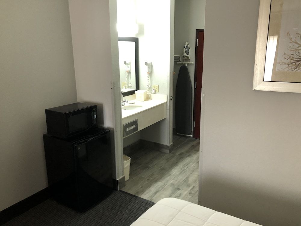 Lea County Inn Single Room, Accessible 5