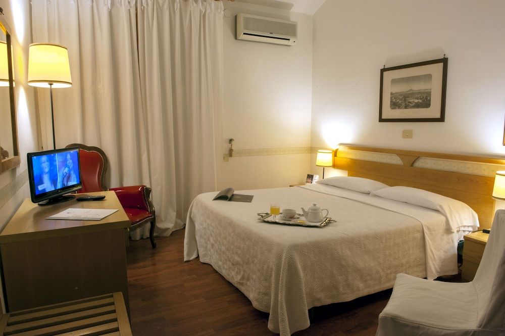 Hotel Victoria Maiorino Triple Room 2