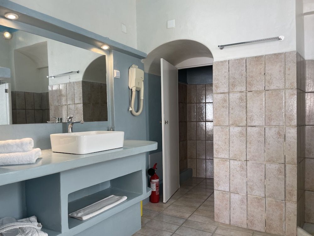 Alexander Villas Honeymoon Suite, Hot Tub 24