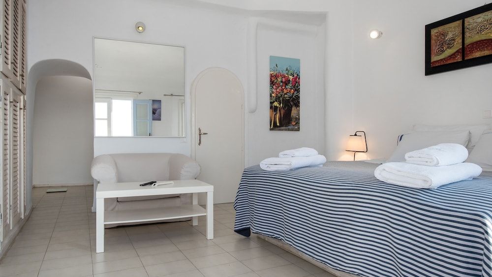 Alexander Villas Honeymoon Suite, Hot Tub 5