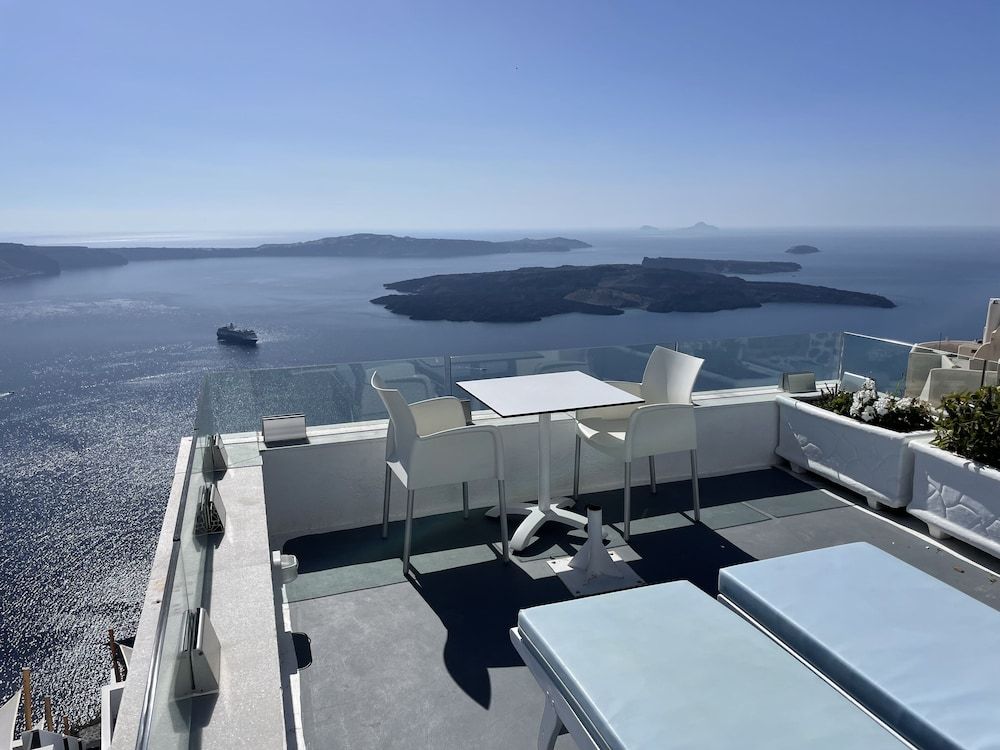 Alexander Villas Honeymoon Suite, Hot Tub 16