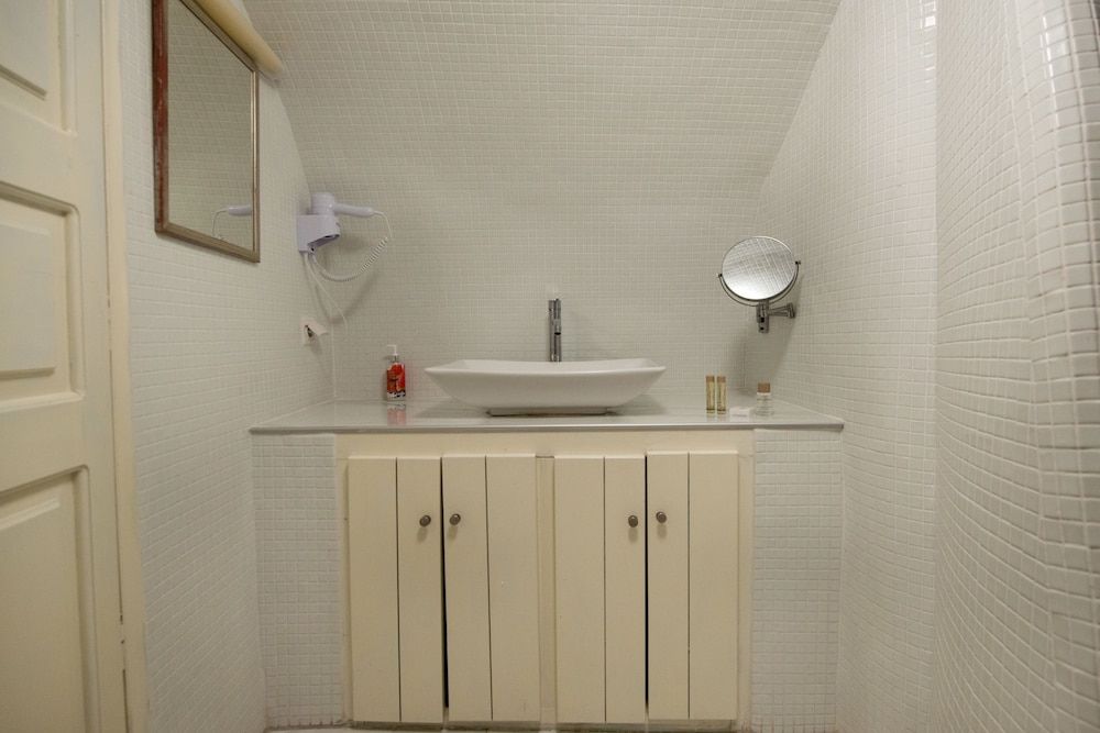 Alexander Villas Honeymoon Suite, Hot Tub 21