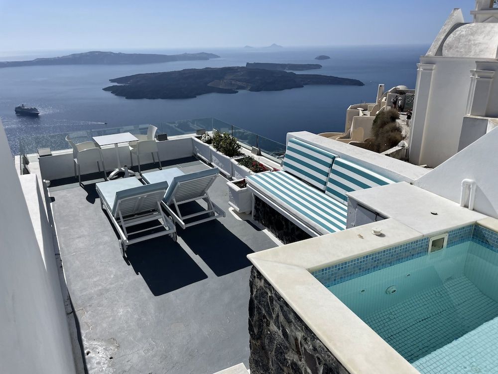 Alexander Villas Honeymoon Suite, Hot Tub 17