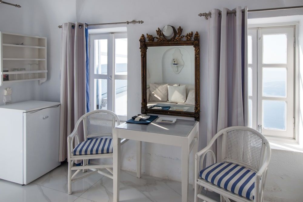 Alexander Villas Honeymoon Suite, Hot Tub 14