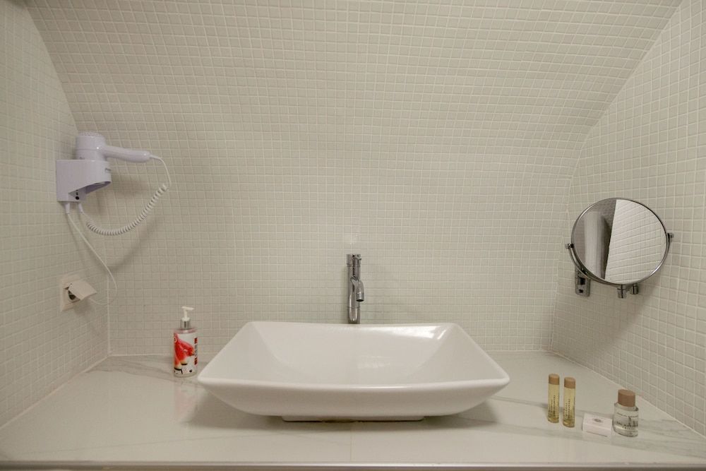 Alexander Villas Honeymoon Suite, Hot Tub 22