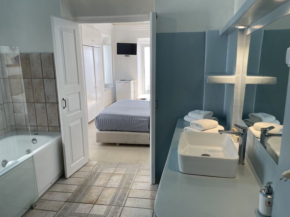 Alexander Villas Honeymoon Suite, Hot Tub 26