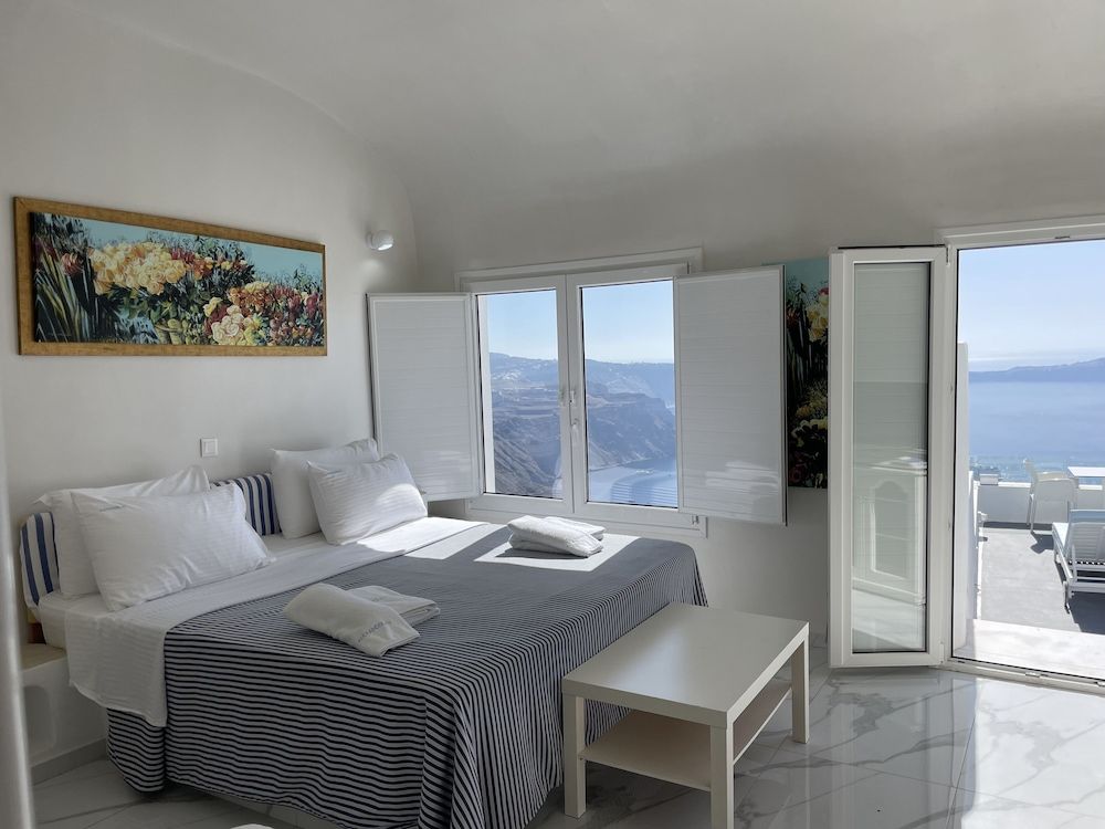 Alexander Villas Honeymoon Suite, Hot Tub 9