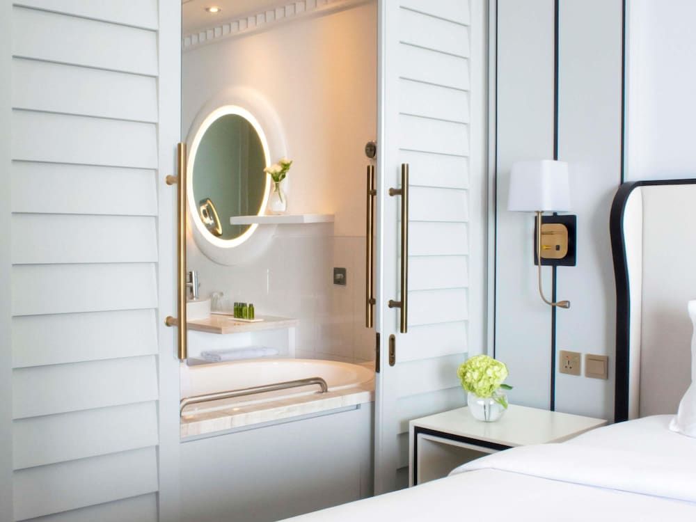 Sofitel Dubai Jumeirah Beach Superior Room, 1 King Bed, Balcony, Partial Sea View 7