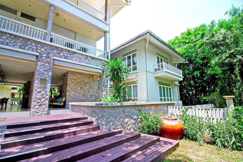 undefined Baan Bayan Beach Hotel 7