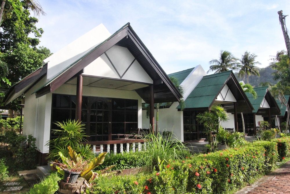 Southern Lanta Resort Standard Room, Garden View 5