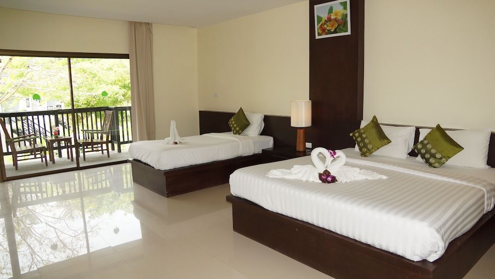 Palm Galleria Resort Deluxe Family Room (2 Adults 2 Children)