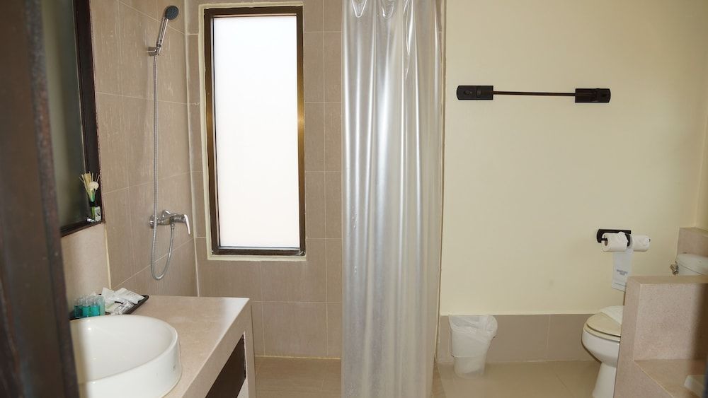 Palm Galleria Resort Deluxe Family Room (2 Adults 2 Children) 4