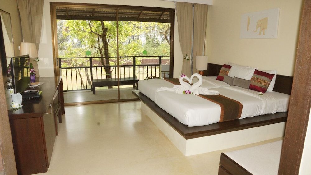 Palm Galleria Resort Deluxe Room 4