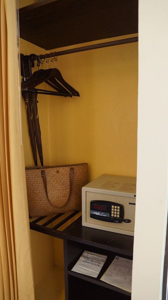 Palm Galleria Resort Superior Room 5