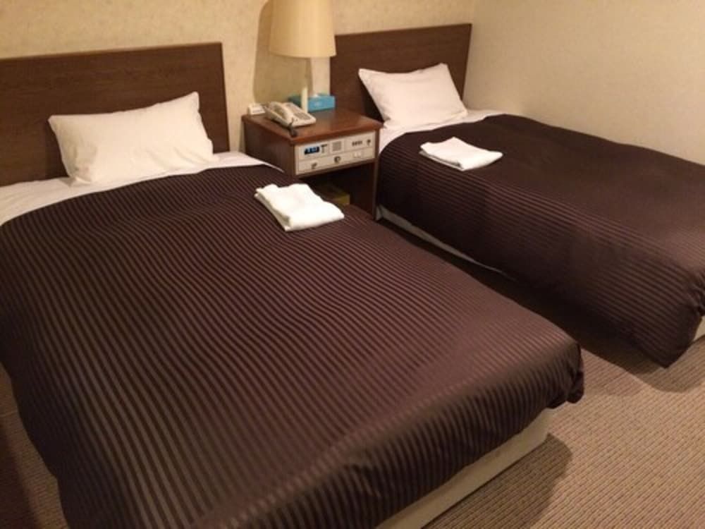 Twin Room, Smoking
