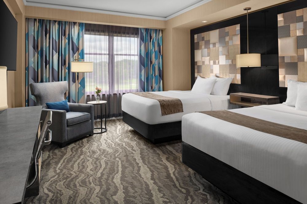 Mount Airy Casino Resort - Adults Only 21+ Deluxe Room, 2 Queen Beds (Accessible) 4
