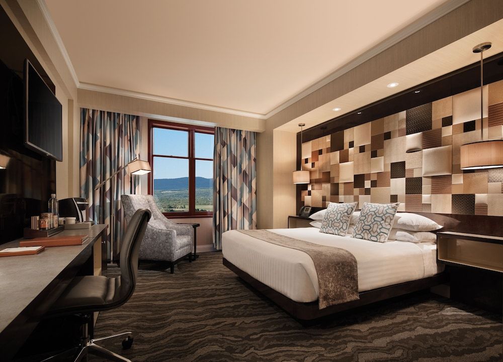 Deluxe Room, 1 King Bed (Accessible)