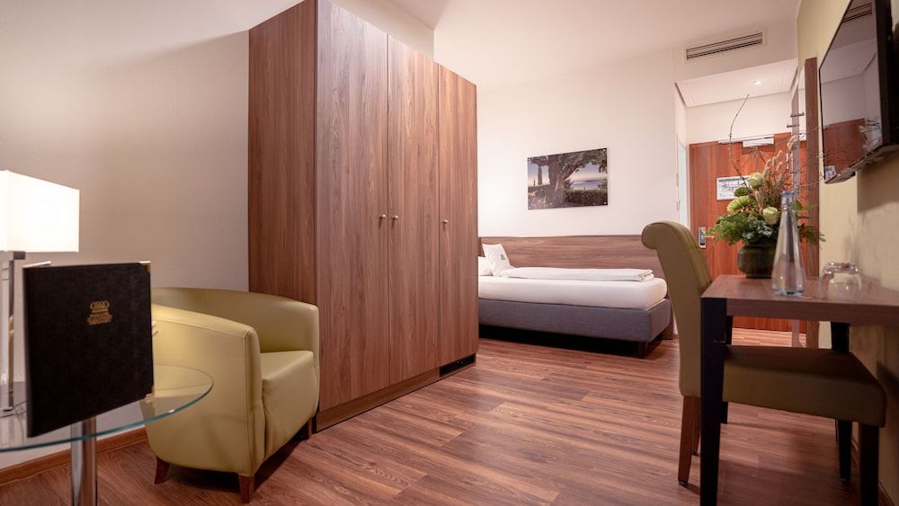Single Room, Lake View