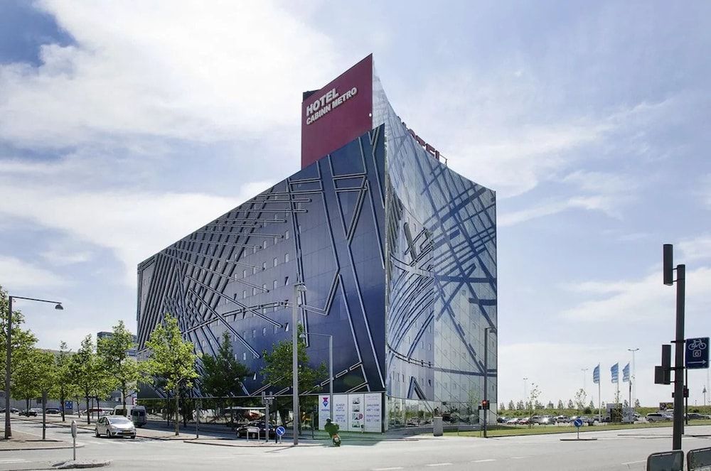 undefined CABINN Metro Hotel