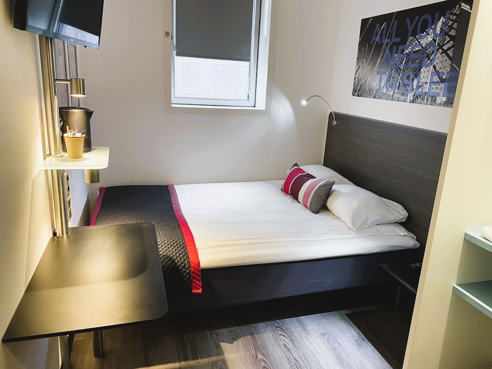 undefined CABINN Metro Hotel 10