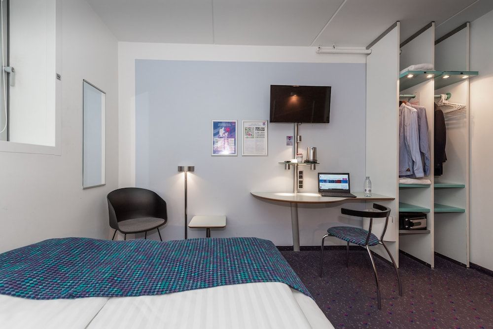 undefined CABINN Metro Hotel 9