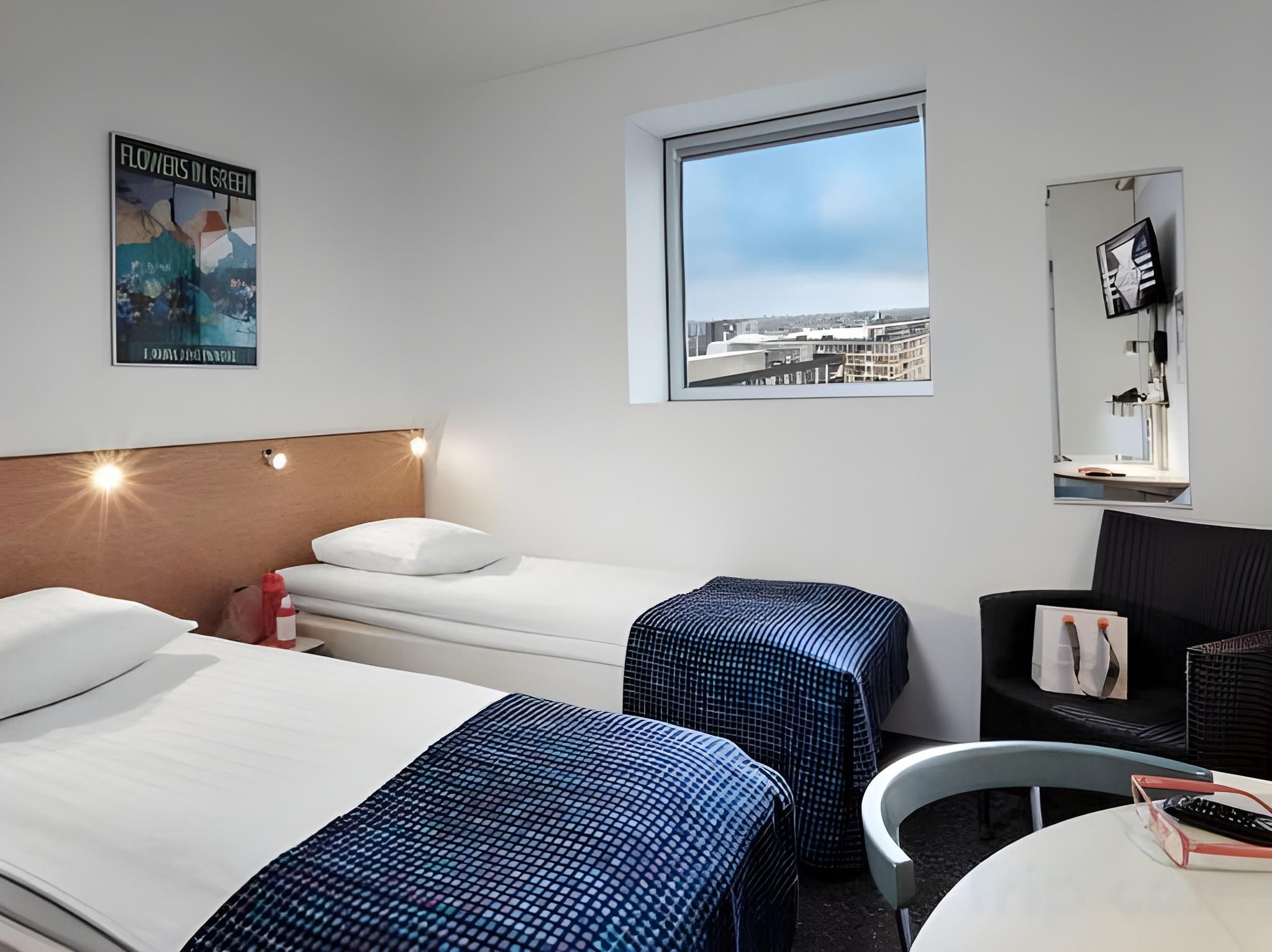 undefined CABINN Metro Hotel 2