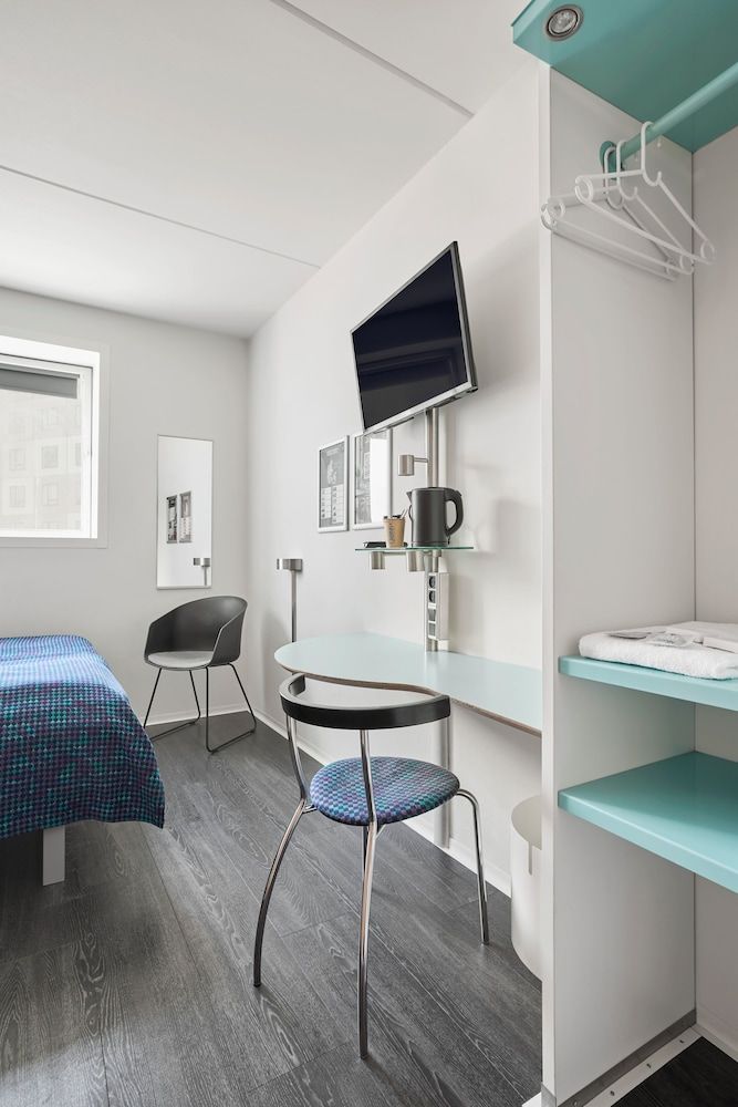 undefined CABINN Metro Hotel 9