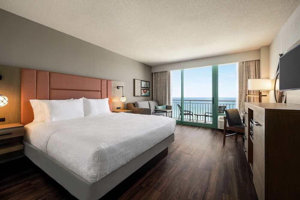 Ocean View, 1 King Bed, Accessible Room, Roll-In Shower, 2nd Floor