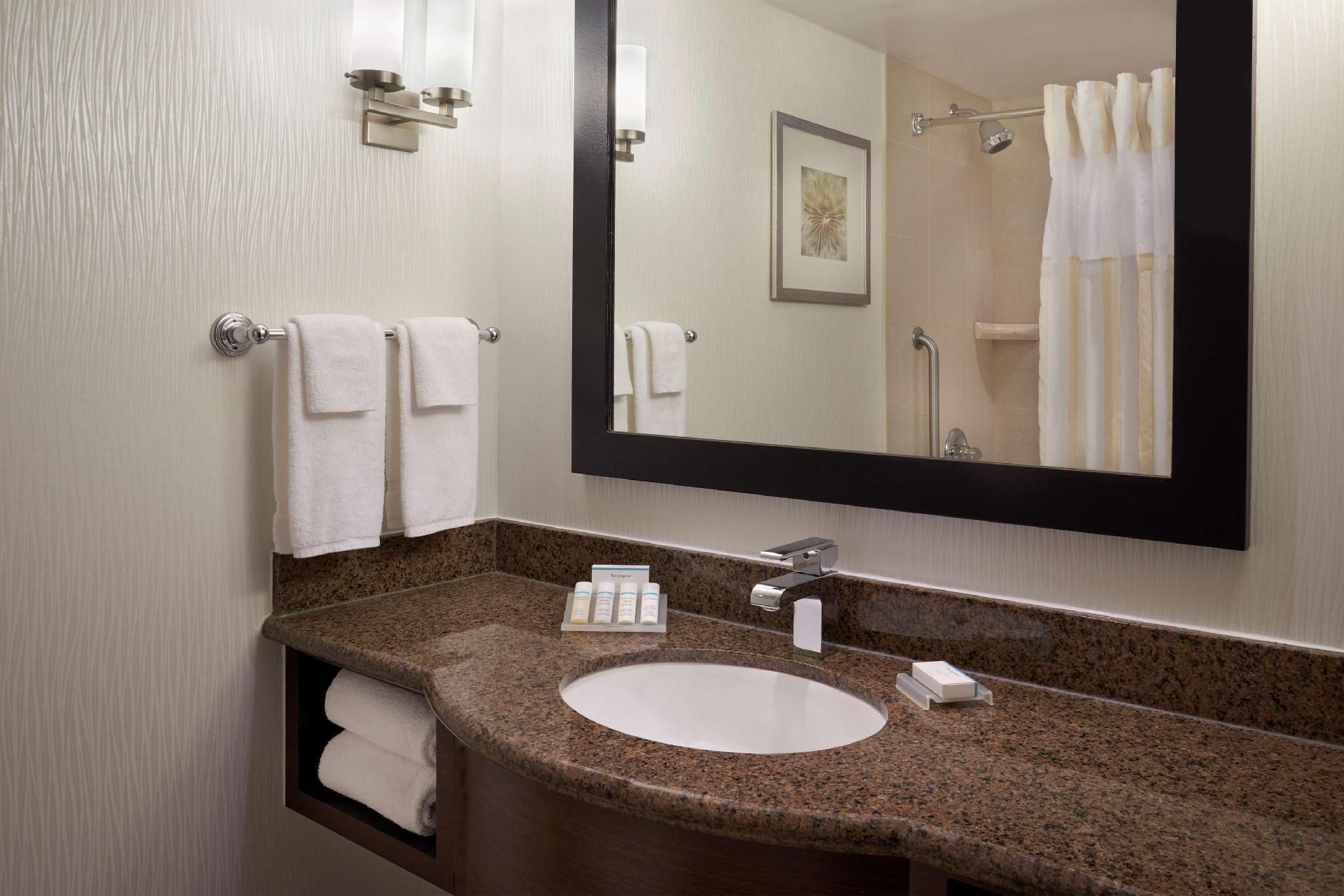 undefined Hilton Garden Inn Toronto Airport West/Mississauga 4