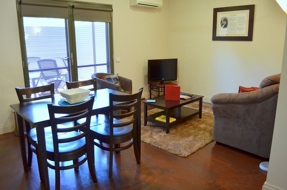 Alice on Todd Apartments One-Bedroom Deluxe Apartment - Pet Friendly on Request
