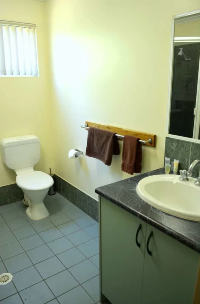 Alice on Todd Apartments Deluxe Two-Bedroom Apartment - Not Pet Friendly 4