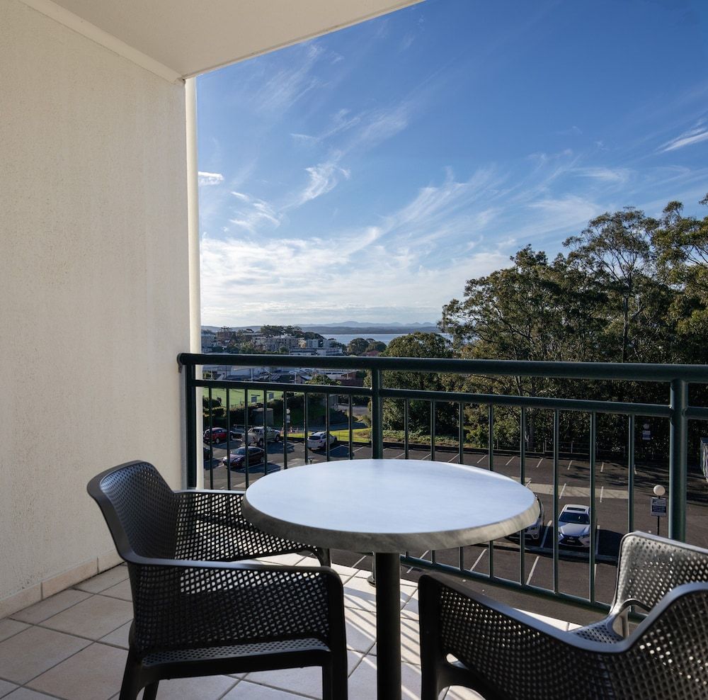 The Landmark Resort Nelson Bay Deluxe Studio, 1 King Bed, Kitchenette, Partial Ocean View 7