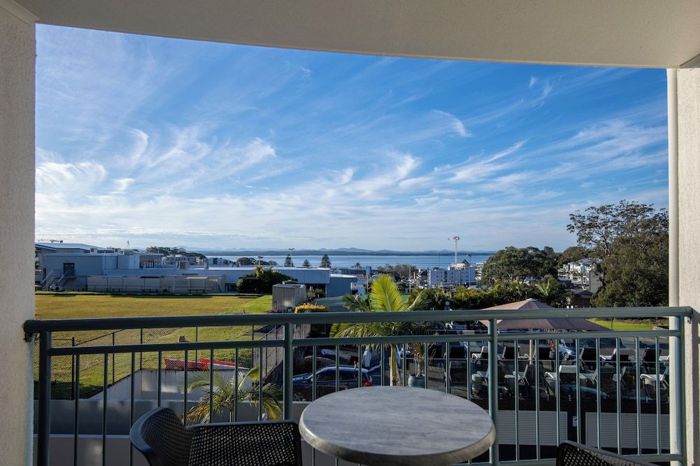 The Landmark Resort Nelson Bay Deluxe Studio, 1 King Bed, Kitchenette, Partial Ocean View 6