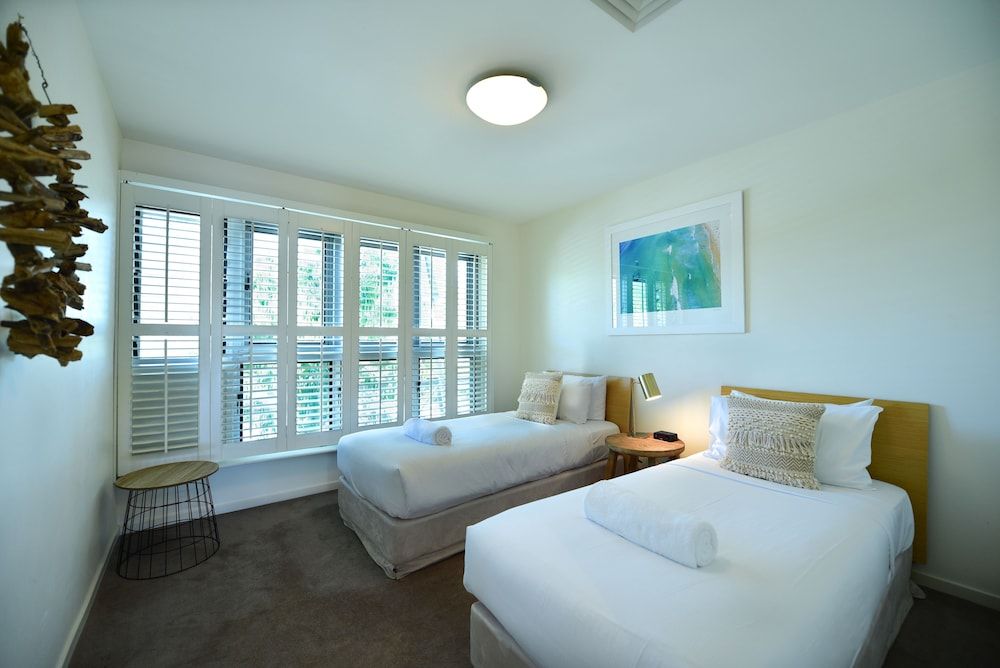 East on Byron Villa, Terrace 2