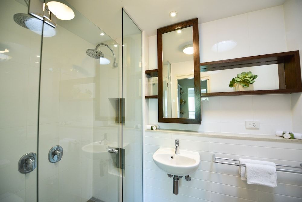 East on Byron Villa, Terrace 8