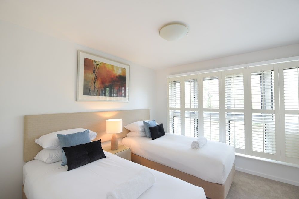 East on Byron Villa, Terrace 4