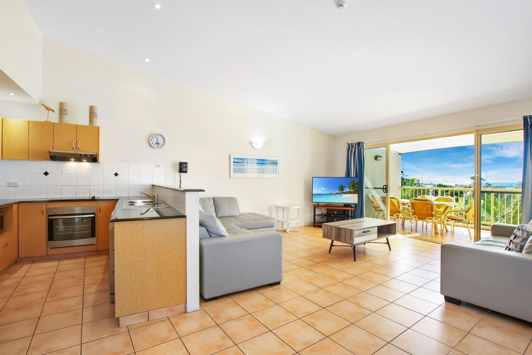 Lennox Beach Resort 3 Bedroom Apartment with Sea View 3