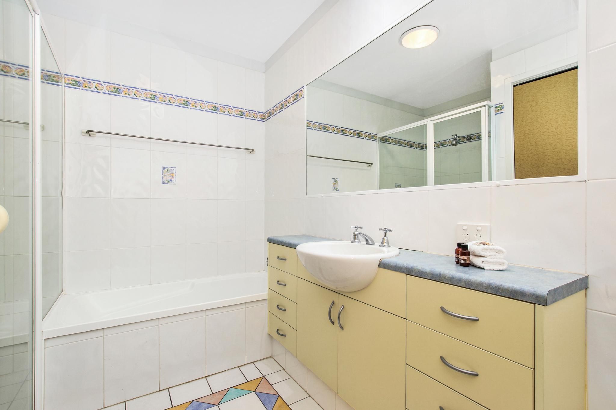 Lennox Beach Resort 3 Bedroom Apartment with Sea View 2