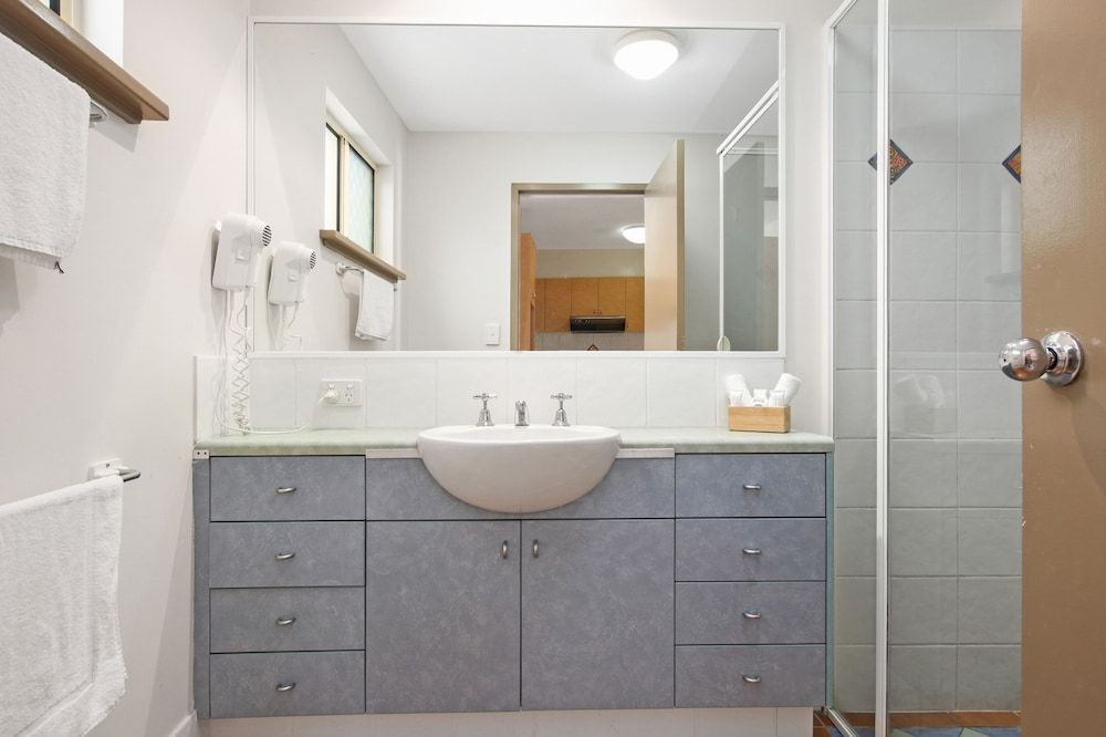 Lennox Beach Resort 1 Bedroom Loft Apartment 9